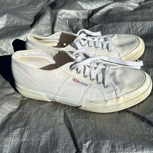 White superga sneakers. Women’s 8 or men’s 6.5. Hardly worn, just a bit dirty.